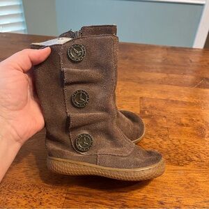 Livie & Luca Brown Kids suede Tiempo Boots with Button Accents size 6